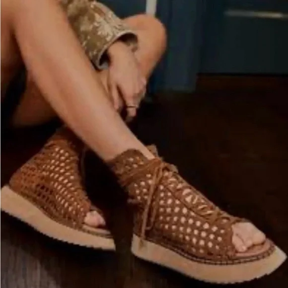 💫HP‼️💫 NIB FREE PEOPLE Luca Lace-up Sandal in Tan, Sizes 6.5 & 8 - Picture 1 of 12